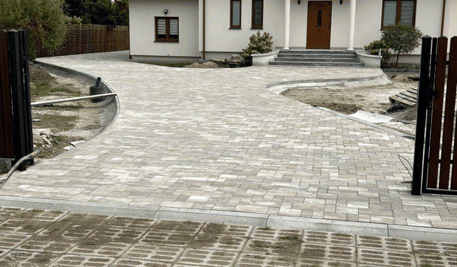 Podjazd z kostki — Otoczenie domu
